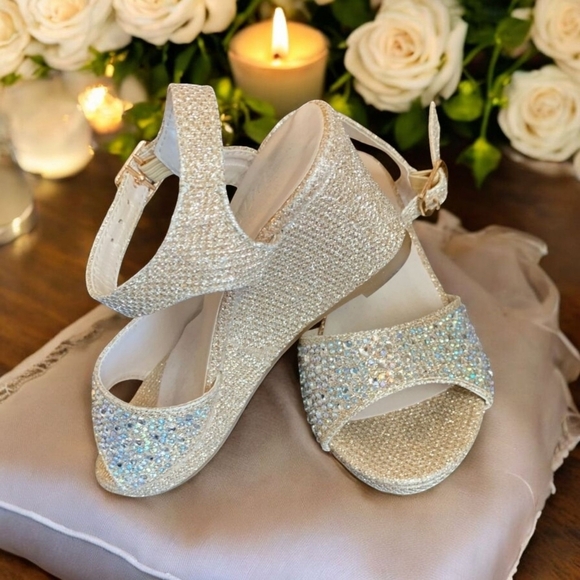 David’s Bridal ✦ Glitter Wedge Sandals ✦ Gold w/ Rhinestones Buckle Strap 9T - Picture 3 of 16